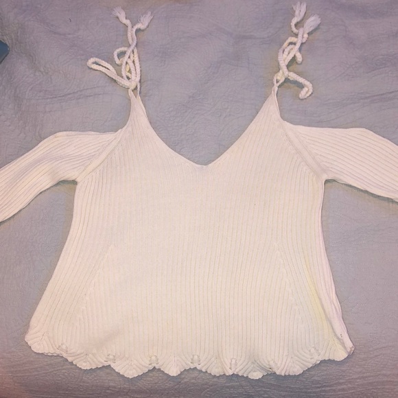 Beautiful cream off the shoulder sweater - Picture 1 of 1